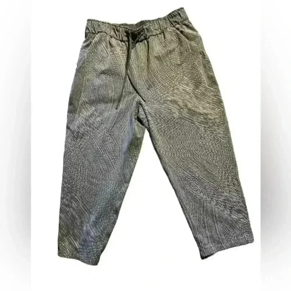 Women’s Lululemon Gray‎ patterned High Waisted Relaxed Crop pants Capris, Sz 10 - Picture 1 of 10